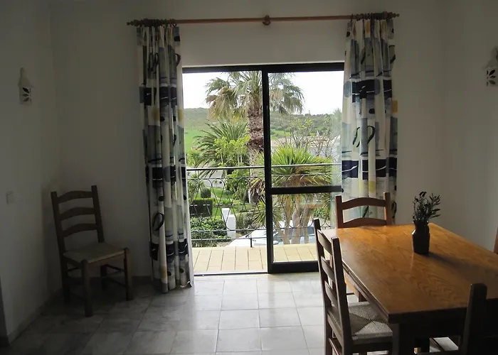 ヴィラ Villa Figueira